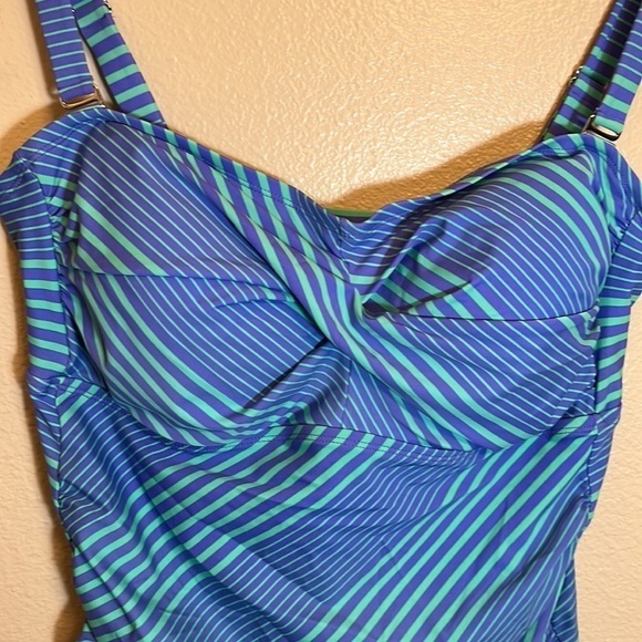 CATALINA Swimsuit Top Plus Size 2X (18W-20W) - Picture 6 of 16